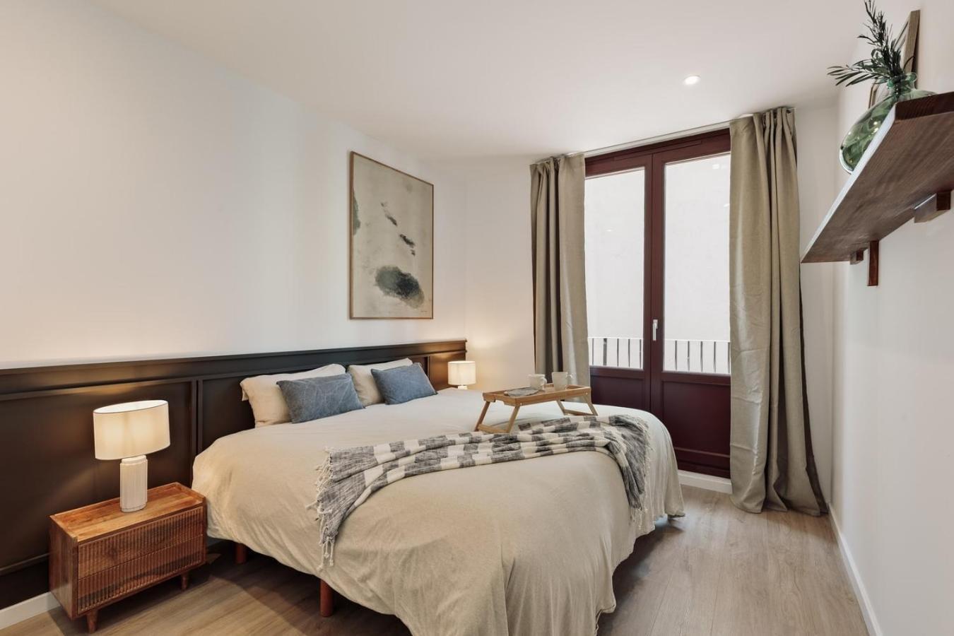 Eboli - 3 Bedrooms, Balcony And Terrace In Ciutat Vella * Barcelone