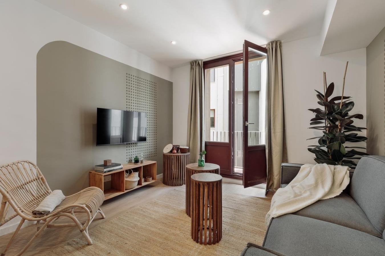 Eboli - 3 Bedrooms, Balcony And Terrace In Ciutat Vella Barcelone